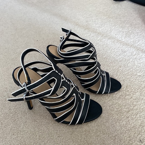 Express- black and white heels - Picture 4 of 4